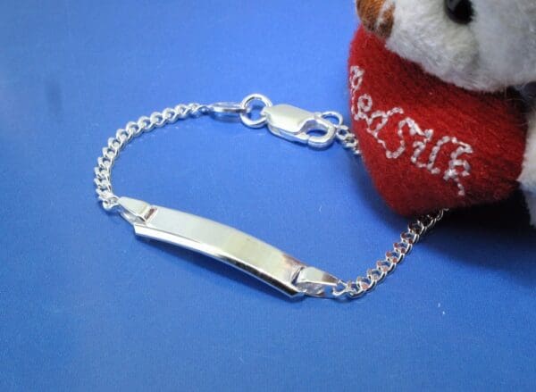 Zilveren baby kinder naamarmband 11 cm  met strak plaatje - Afbeelding 2
