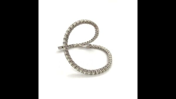 Witgouden tennisarmband met 64 diamanten