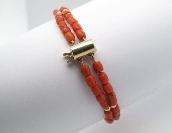 Bloedkoraal armband met gouden sluiting