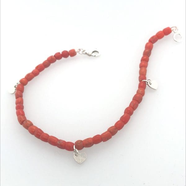 Bloedkoraal armband Antiek met zilveren hartjes