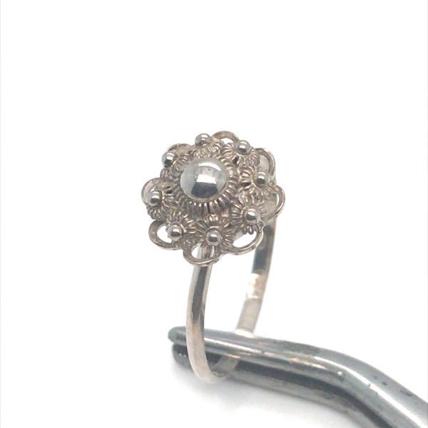 Zilveren ring met een Zeeuws Knoopje 