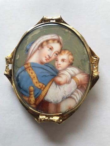 Antiek gouden broche met miniatuur .